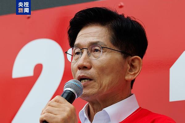 在野党总统候选人李在明来势汹汹 韩执政党能否“尹	”退为进？