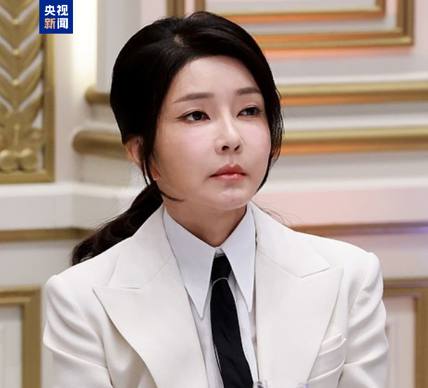 在野党总统候选人李在明来势汹汹 韩执政党能否“尹”退为进？