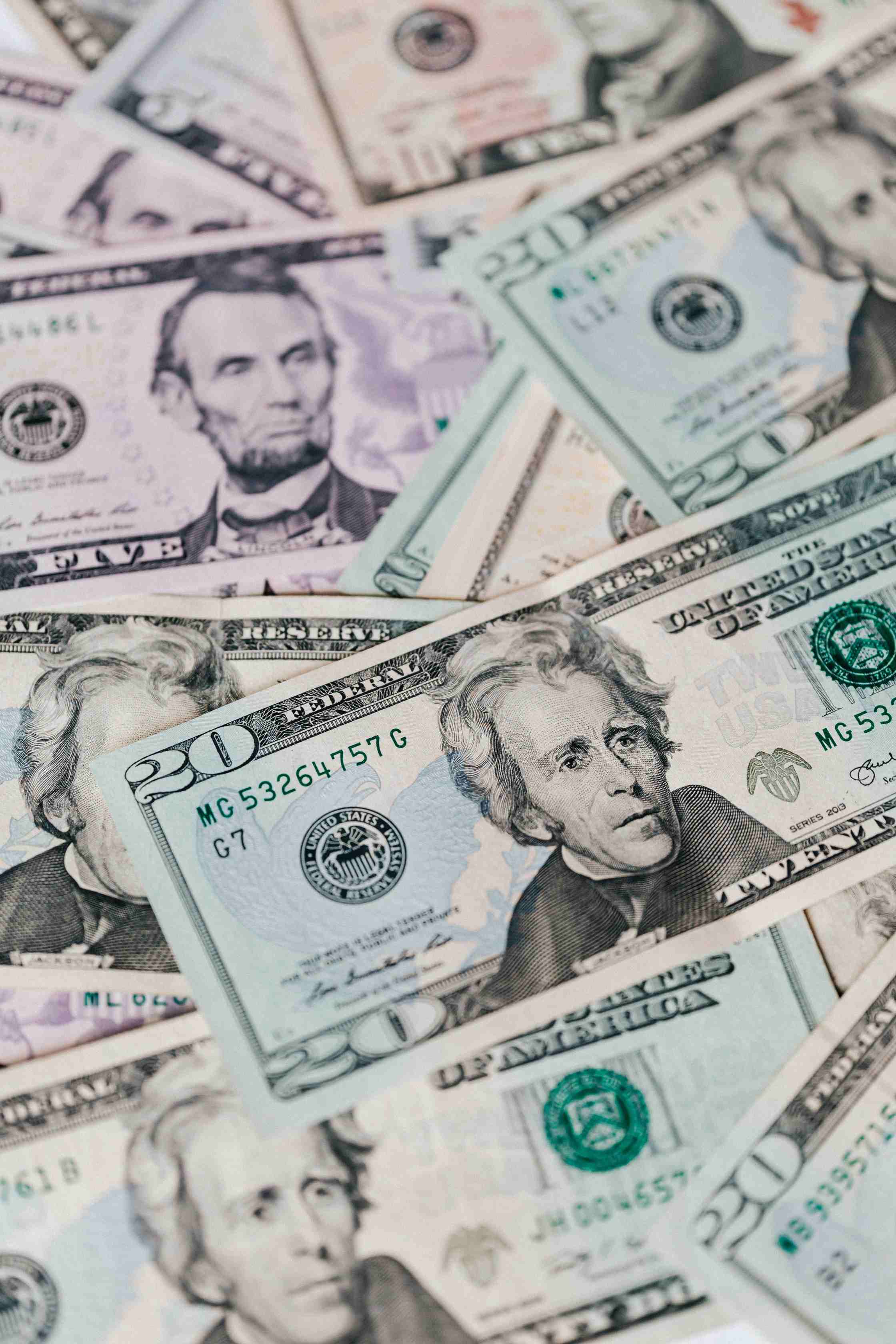 如何区分金融投资工具？股票与基金的差异是什么？