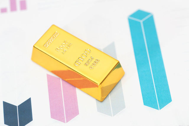 怎样对比纸白银和纸黄金费用
？两者费用
差异的原因是什么？