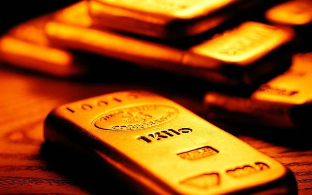 如何分析金泰没黄金的市场表现？这种市场表现背后的原因是什么？